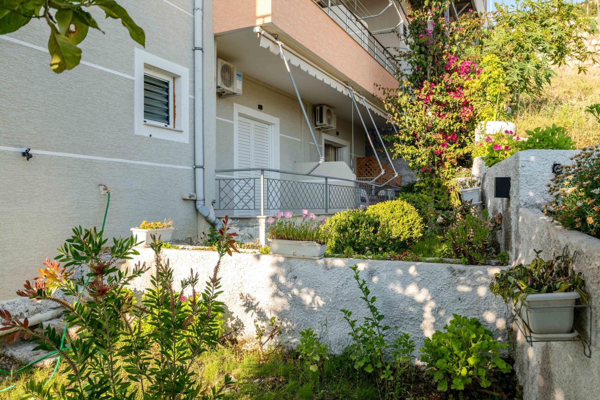 Eleni * Sarandë